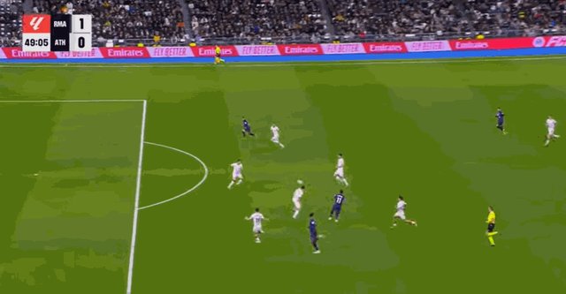 1711921011554091143.gif 迪亚斯中柱.gif