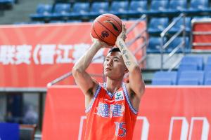 kaiyun-陈林坚完成山东男篮首秀 10投7中&amp;三分5中3 得到全场最高18分