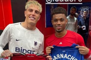 开云官网-何意？阿玛德赛后与加纳乔互换球衣晒合影，随后清空社媒所有动态