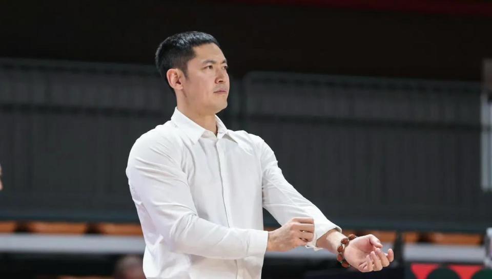 开云体育官网-29分惨败！北控防守倒数+张庆鹏弃用八年老臣，将帅不合摆上台面